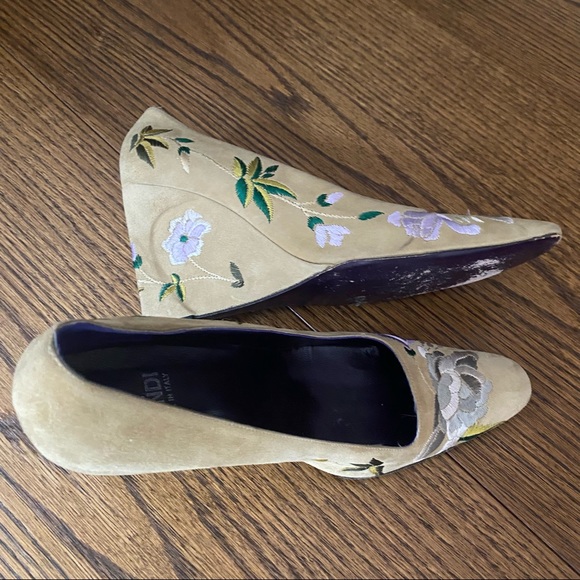 FENDI Vintage 90s Suede Camel Trophy Embroidered Wedge Heels. Made in It… - Picture 1 of 8